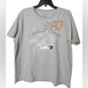 C7P Vintage Y2K Gray Graphic T-Shirt Size X-Large **Small Holes